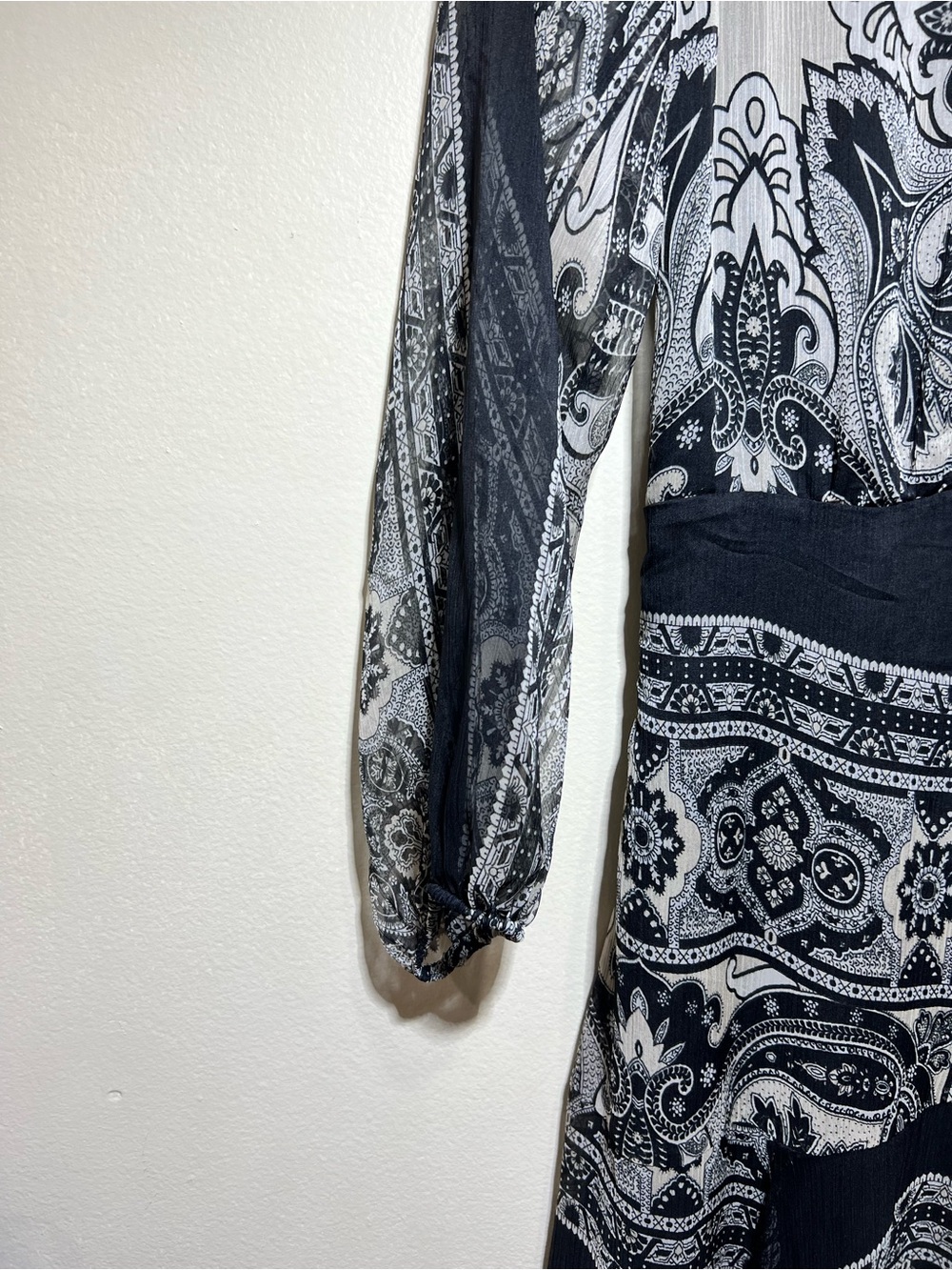 MNG Black & White Paisley Long Sleeve maxi Dress Size 4 - Picture 5 of 13